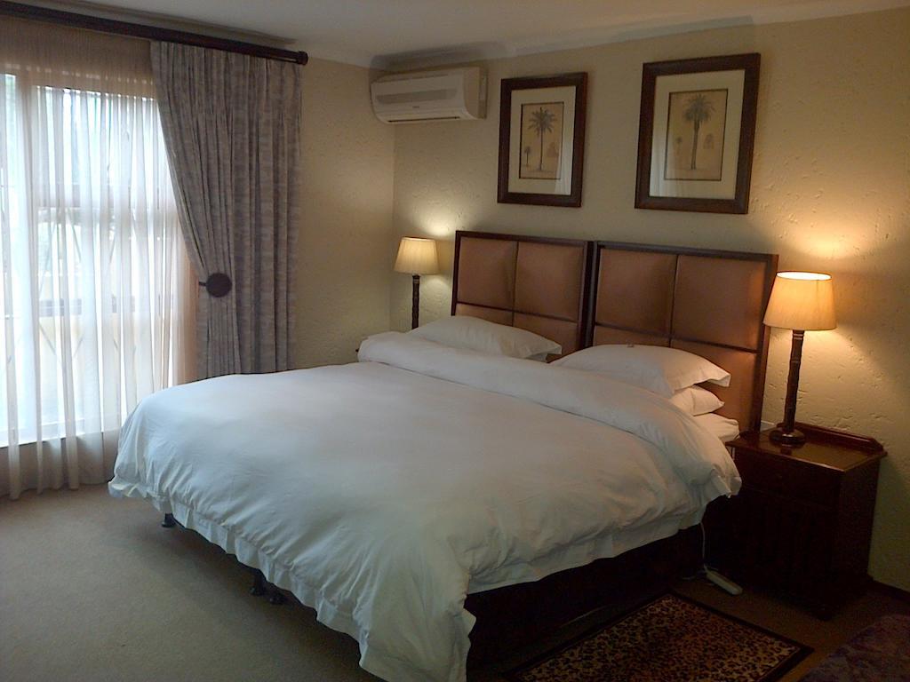 Jubilee Lodge Guest House โจฮันเนสเบิร์ก ห้อง รูปภาพ