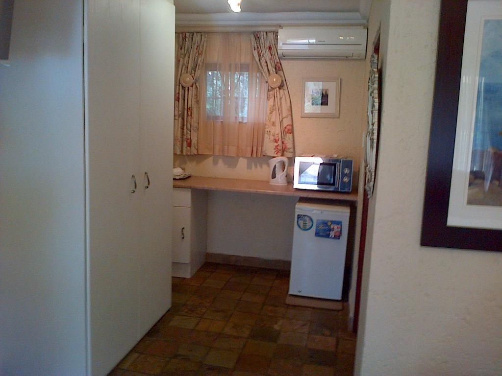 Jubilee Lodge Guest House โจฮันเนสเบิร์ก ห้อง รูปภาพ