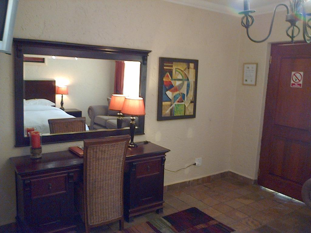 Jubilee Lodge Guest House โจฮันเนสเบิร์ก ห้อง รูปภาพ