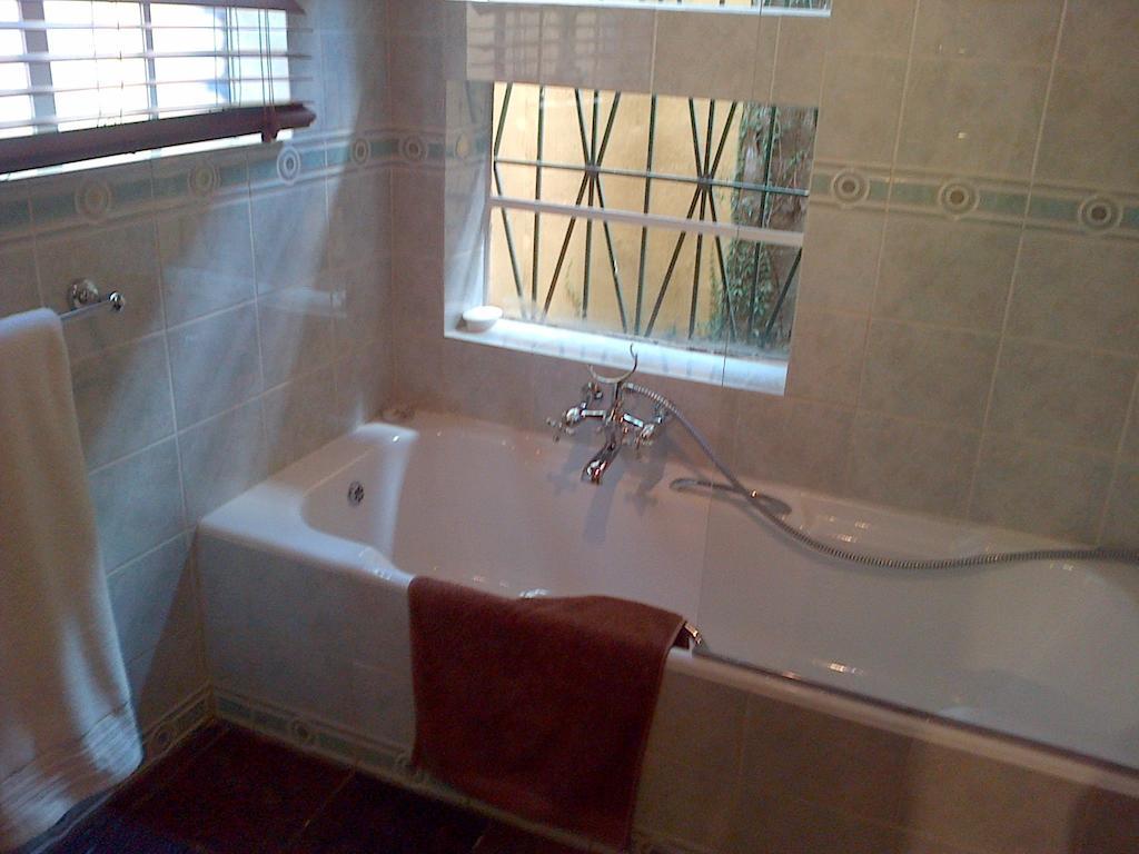 Jubilee Lodge Guest House โจฮันเนสเบิร์ก ห้อง รูปภาพ