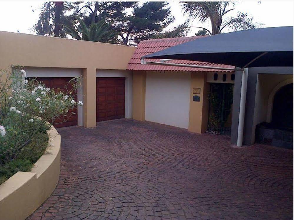 Jubilee Lodge Guest House โจฮันเนสเบิร์ก ภายนอก รูปภาพ