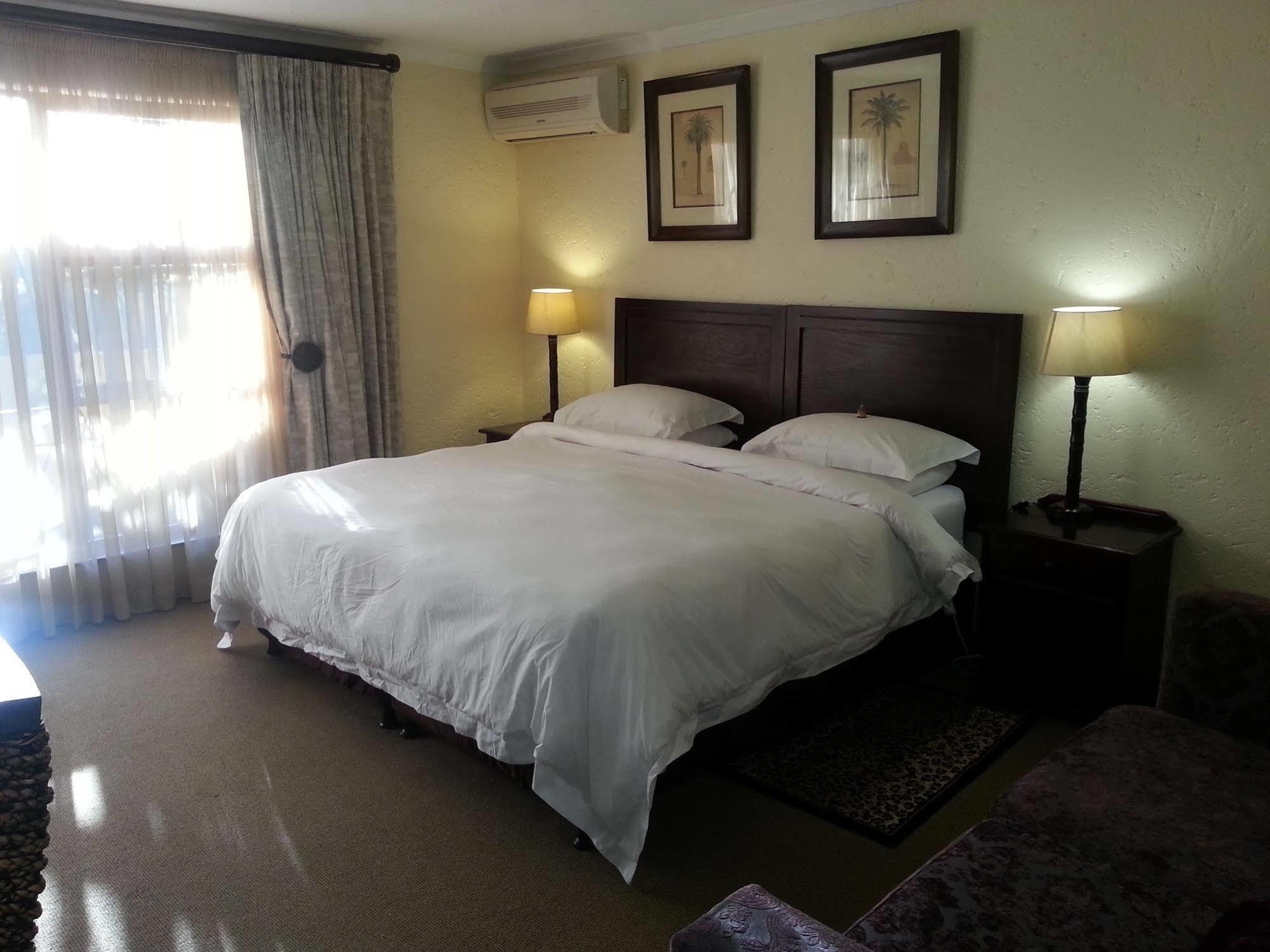 Jubilee Lodge Guest House โจฮันเนสเบิร์ก ภายนอก รูปภาพ