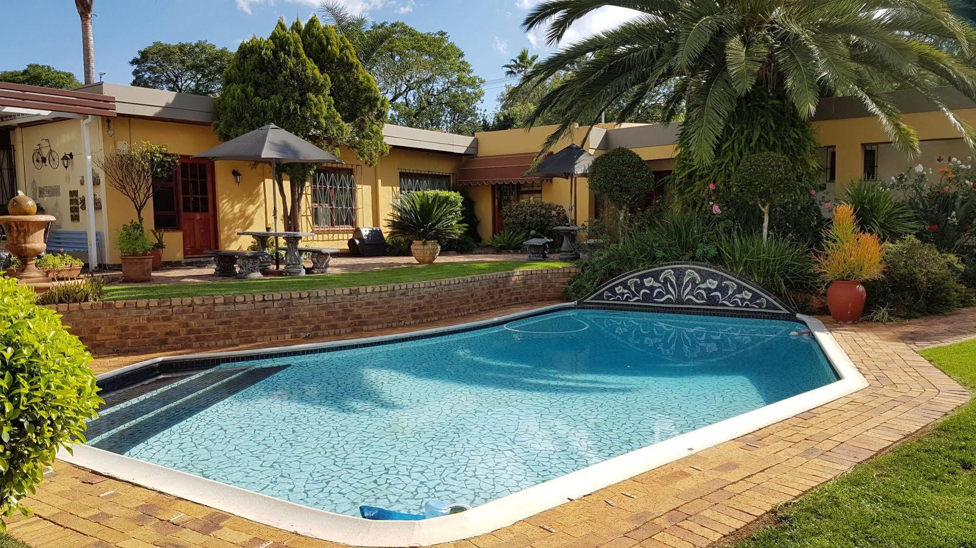 Jubilee Lodge Guest House โจฮันเนสเบิร์ก ภายนอก รูปภาพ
