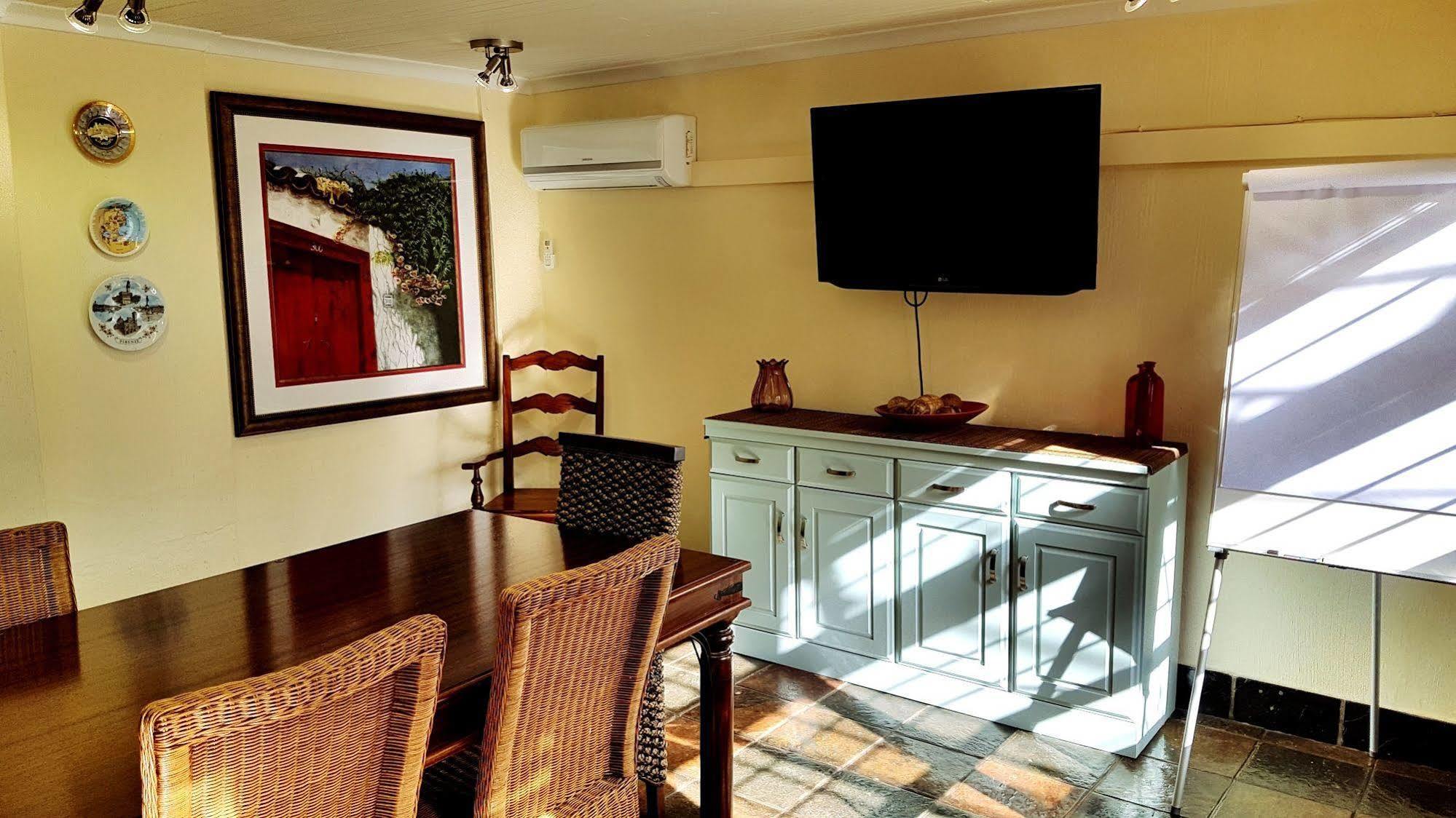 Jubilee Lodge Guest House โจฮันเนสเบิร์ก ภายนอก รูปภาพ