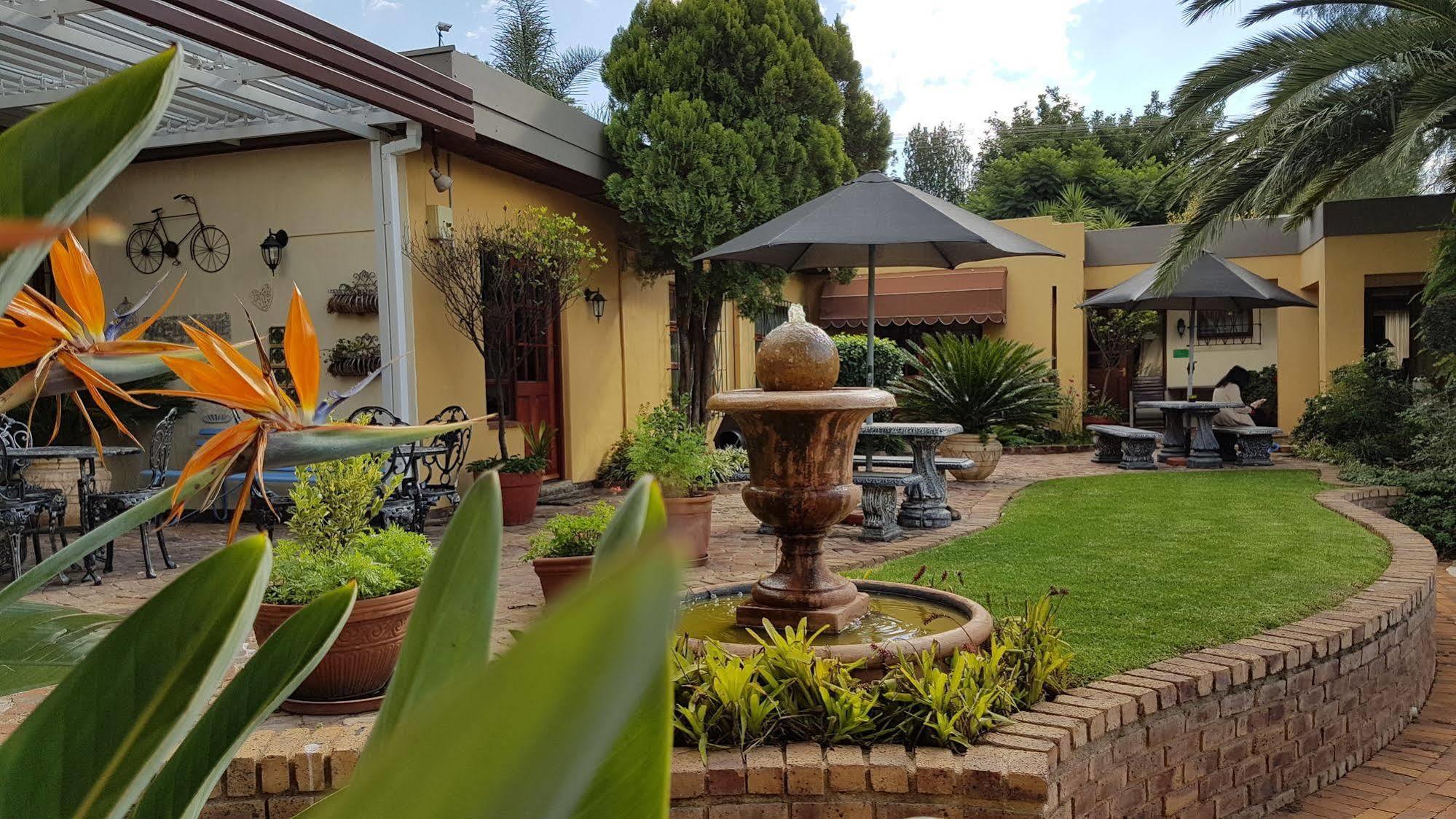 Jubilee Lodge Guest House โจฮันเนสเบิร์ก ภายนอก รูปภาพ